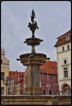 Der "Lunabrunnen" vor dem Lneburger Rathaus