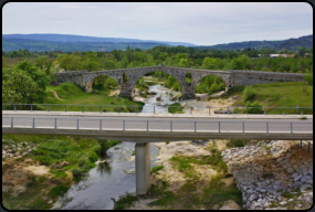 Die rmische Steinbogenbrcke "Pont Julien"