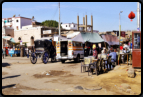 Der Weg durch den Ort Edfu zurck zum Schiff