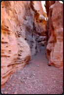 Kleiner Slot Canyon am White Domes Loop