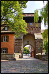 Gotischer Torturm am Klostereingang