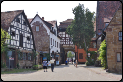 Blick vom Hof zum Torturm