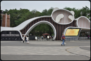 Eingangsbereich des Panda Breeding and Research Center