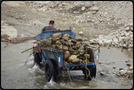 Arbeiten im trocken gelegten, ueren Fluss