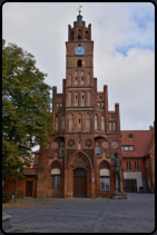Das alte Rathaus von Brandenburg mit dem Roland
