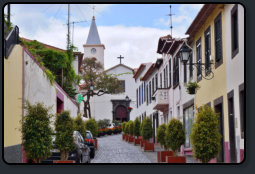 Blick durch die "Rua Sao Joao de Deus" zur Kircher