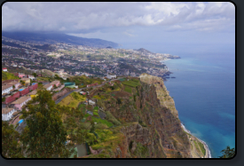 Blick vom Aussichtspunkt Cabo Girao ber Cmara de Lobos nach Funchal