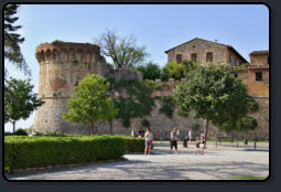 Sdliche Stadtmauer mit der Bastione San Francesco