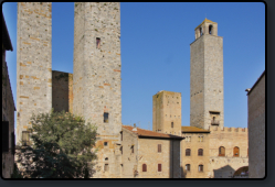 Die Zwillingstrme "Torri dei Salvucci" und der Torre Rognosa