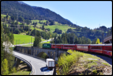 Die Albulabahn neben der Strae 417