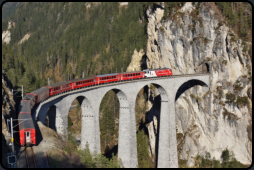 Die Albulabahn auf dem Landwasser-Viadukt