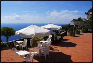 Am Aussichtspunkt westlich von Positano