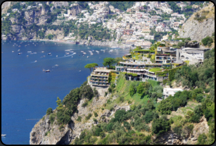 Blick auf IL San Pietro di Positano Hotel und Positano