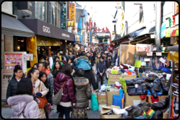 Besucher auf dem Ueno-Markt