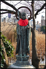 Buddha-Statue am Benzaiten-Schrein