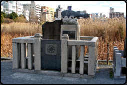 Fisch-Statue am Benzaiten-Schrein im Ueno-Park