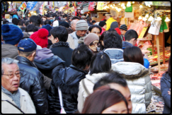 Besucher auf dem Ueno-Fischmarkt