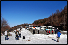 Aussichtspunkt und Parkplatz im Schnee