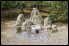 Gruppe von Skulpturen voller Mnzen im Park am Goldenen Tempel