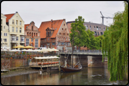 Alter Hafen, Nachbau von Salzschiffen