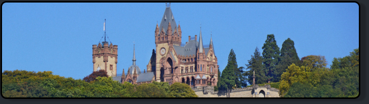 Blick vom Schiff auf Schloss Drachenburg