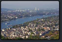 Blick vom Nordturm des Schlosses Drachenburg ber Knigswinter auf Bad Godesberg und Bonn im Hintergrund