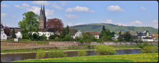 Blick von der Weserbrcke auf die Altstsadt und St. Kiliani Kirche