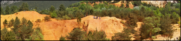 Ockerfelsen im Bereich der "Sahara"