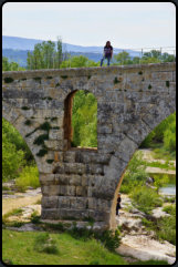 Pfeiler der rmischen Steinbogenbrcke "Pont Julien"