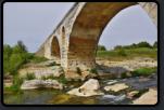 Die rmische Steinbogenbrcke "Pont Julien"