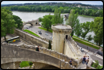 Die Stadtmauer zwischen dem Rocher des Doms und der Brcke "Pont Saint-Bnzet"