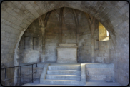 Das Innere der unteren, romanischen Kapelle Saint-Bnzet