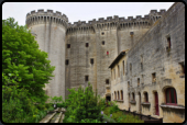 Blick vom Innenhof auf Schlo Tarascon