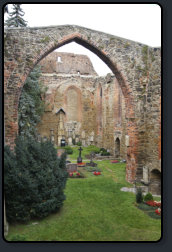 Friedhof und Ruine der Nicolaikirche