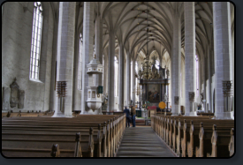 Hauptschiff des Dom St. Petri in Richtung Altar