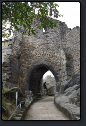 Eingangstor zur Burg und dem Kloster Oybin