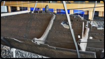 Stcke eines gefundenen Langschiff im Wikinger-Museum Haithabu