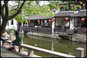 Ein Restaurant am Kanal in Zhouzhuang