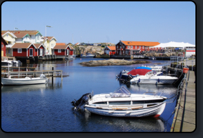 Szene im Hafen von Smgen. Im Hintergrund das Restaurant "Sea Lodge"