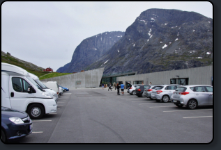 Parkplatz an der Aussichtsplattform oberhalb der Trollstigen