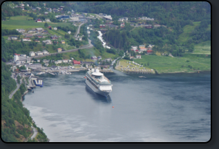 Blick vom rnevegen-Aussichtspunkt auf den Geirangerfjord