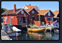 Typische Schwedenhuser am Der Yachthafen von Fjllbacka