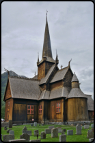 Auenansicht der Stabkirche in Lom