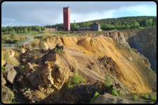 Blick ber den Rand der eingestrtzten  Grube