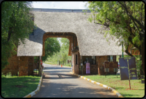 Bakubung Gate zum Pilanesberg-Nationalpark