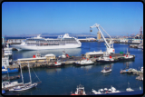 Blick ber den Hafen auf Kreuzfahrschiff Nautica